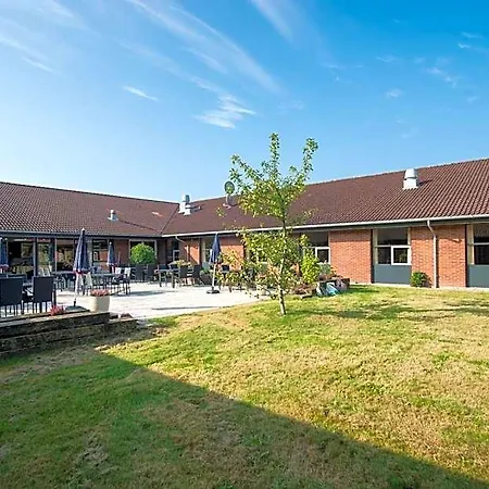 Hotel Lynggaarden 2*